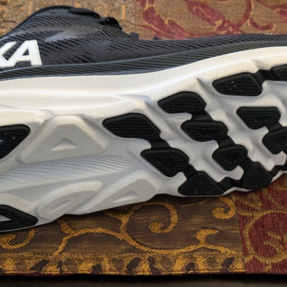 Hoka Clifton 9 Men's size 11.5D. Black with white. - Picture 2 of 11